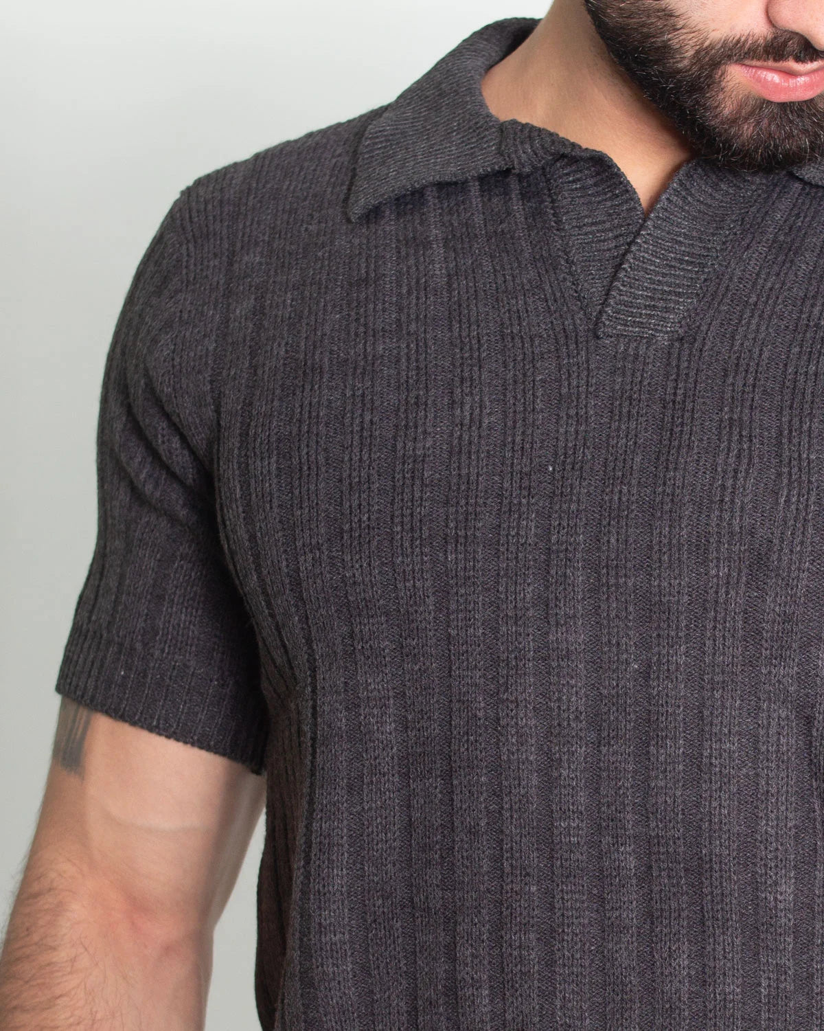 Camiseta Tipo Polo Tejida Gris