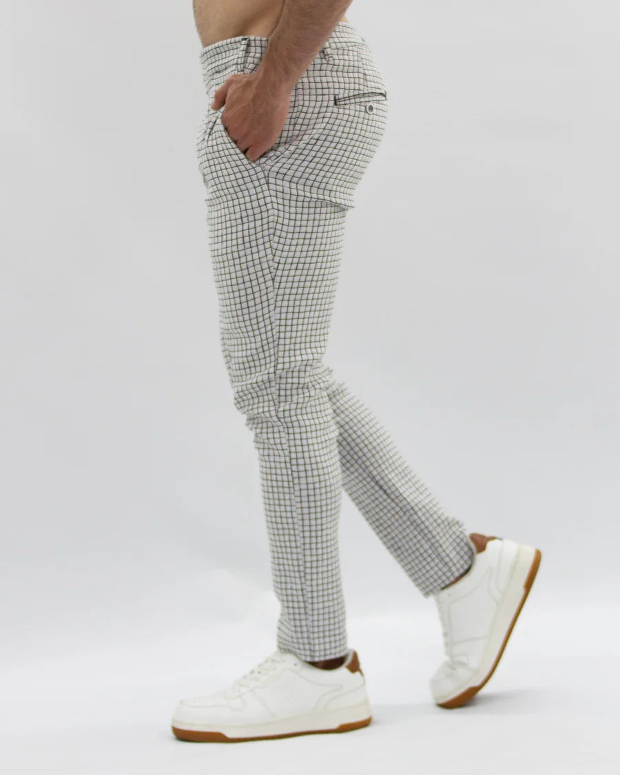 Pantalón Flexible Cuadros Blancos